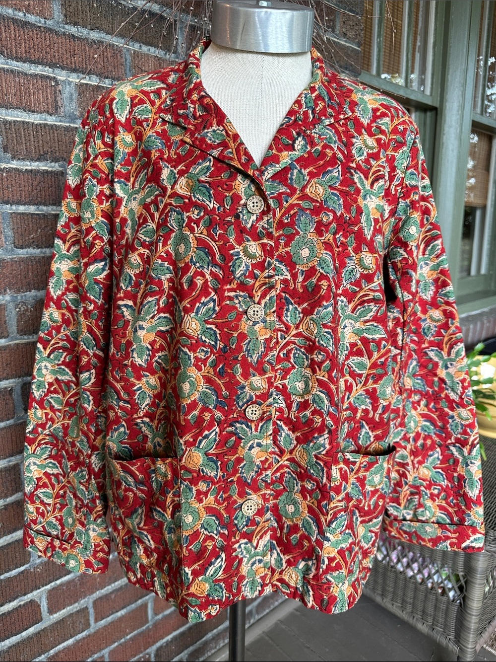 Vintage Orvis red/multi floral/vine cotton print short jacket w/pockets. Sz Med